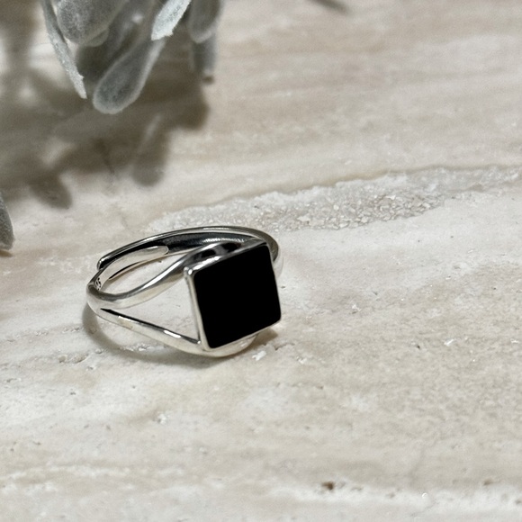 925 Sterling Silver Black Square Ring - Picture 6 of 8